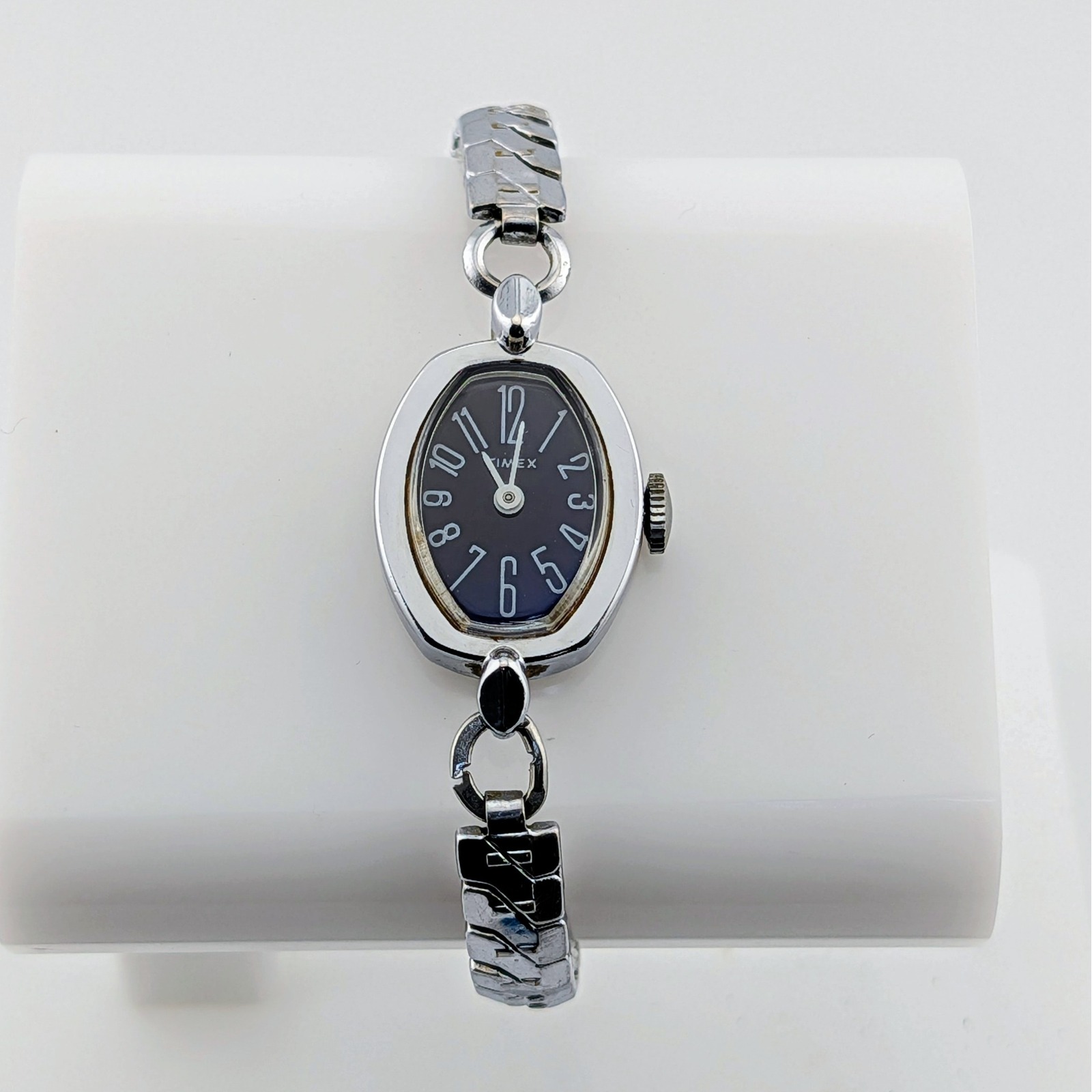 Vintage Timex Womens Manual Wind Dark Blue Dial Silver Tone Watch 18mm Runs